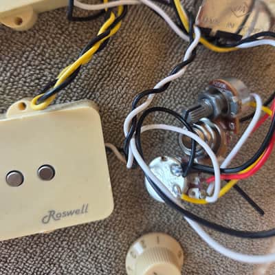 Jazzamaster Pickup set with harness and knobs Roswell WORKING image 2