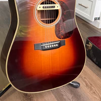 2014 Martin HD-28V – Sunburst Finish / LR Baggs Pickup / Original Case image 2