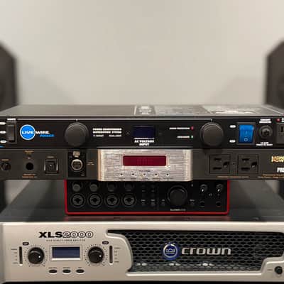 Crown XLS 2000 2-Channel High Density Power Amplifier 2010s - Silver image 2