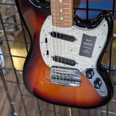 Fender Vintera ’60s Mustang 3-Color Sunburst – 2021 NOS w/ Deluxe Gig Bag image 3
