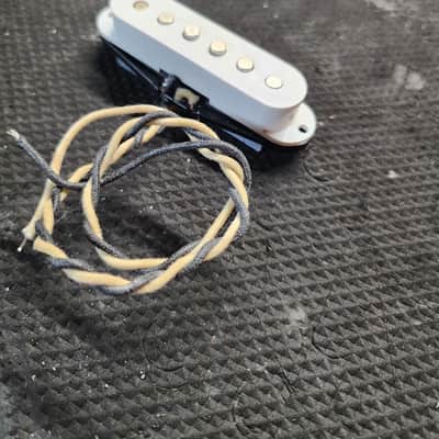 Rewound Squier Ceramic magnet pickup Early 2000'  - Whith cover image 1