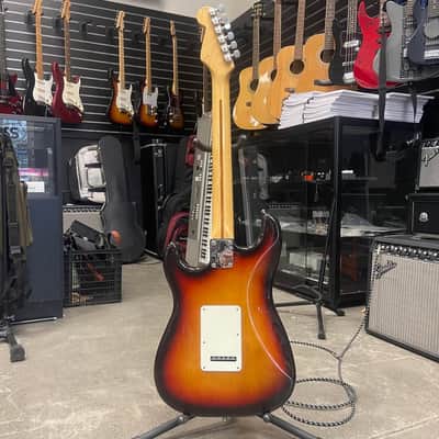 Fender Strat Plus Deluxe with Maple Fretboard 1991 - Sunburst image 5