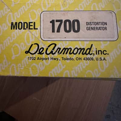 DeArmond Square Wave Distortion Generator Pedal with Original box 70’s - Grey image 5