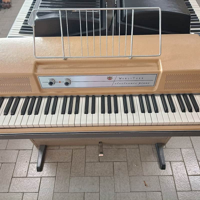 1968 – 1971 Wurlitzer 206 64-Key Electric Piano Beige