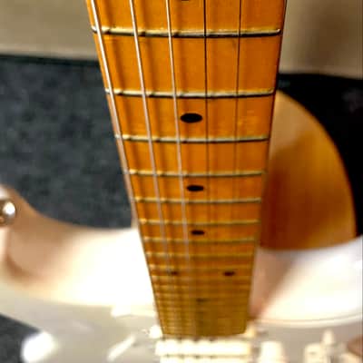 Fender Eric Johnson Stratocaster with Maple Fretboard 2005 - Present - White Blonde image 3