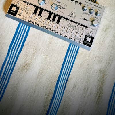 Behringer TD-3 Analog Bass Line Synthesizer 2019 - Present - Silver