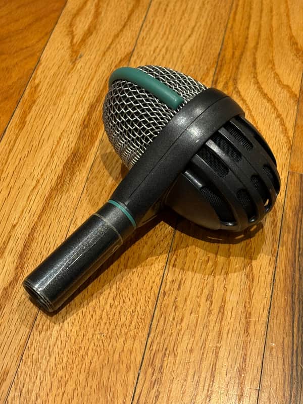 AKG D112 Cardioid Dynamic Bass Drum Microphone 2010s - Gray | Reverb