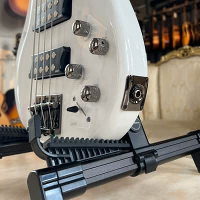 YAMAHA TRBX304 White image 3
