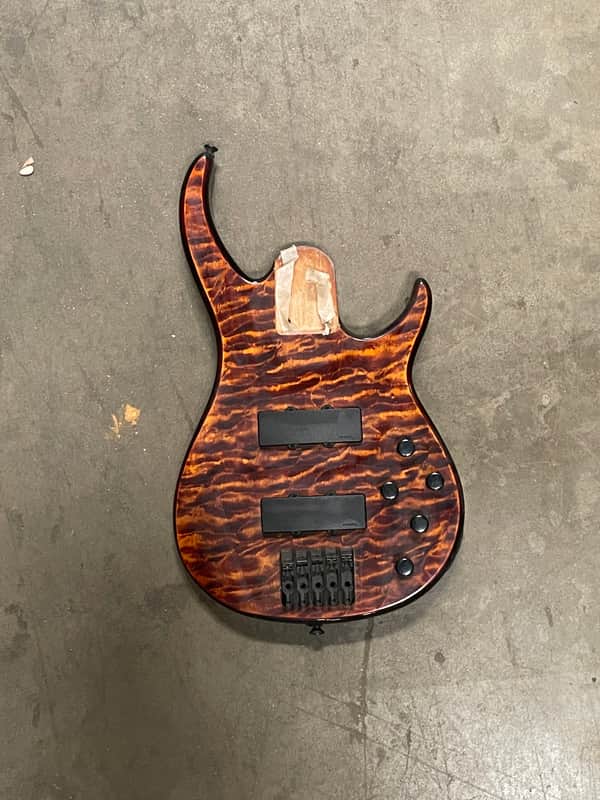 Peavey Bass guitar body image 1