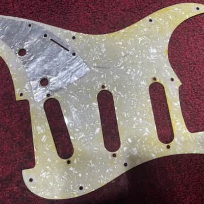 Fender Stratocaster Pearl Back 1968 - 1969 - 1970 - White Pickguard Old Reissue Relic image 6