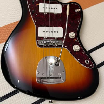Fender MIJ Traditional II '60s Jazzmaster - Mastery image 2