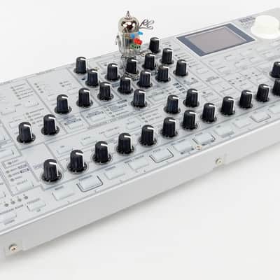 KORG Radias Synthesizer Vocoder Rack Desktop + Neuwertig + 1,5Jahre Garantie