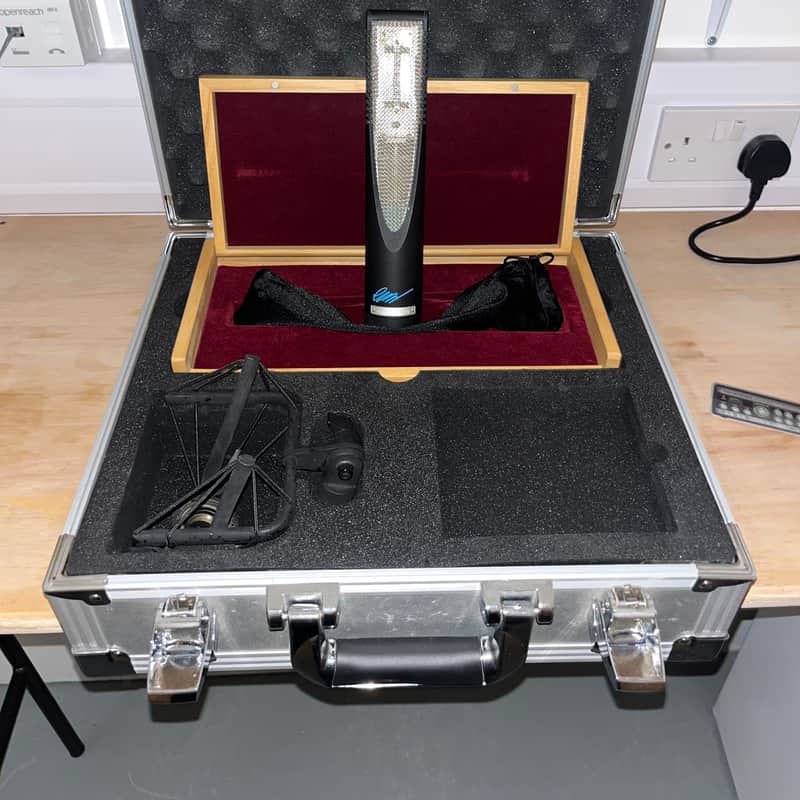 2009 – Present sE Electronics RNR1 Active Ribbon Microphone Black