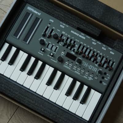 Roland SH-01A Boutique Series Synthesizer Module with K-25m Keyboard 2017 - Present - Gray