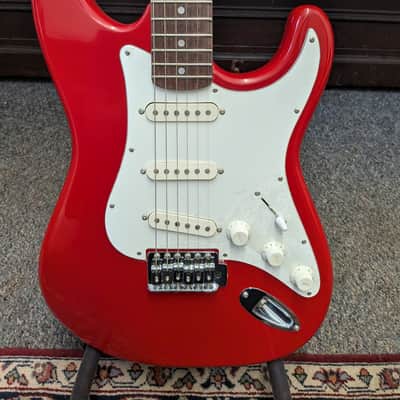 Vantage "Strat" - Red image 2