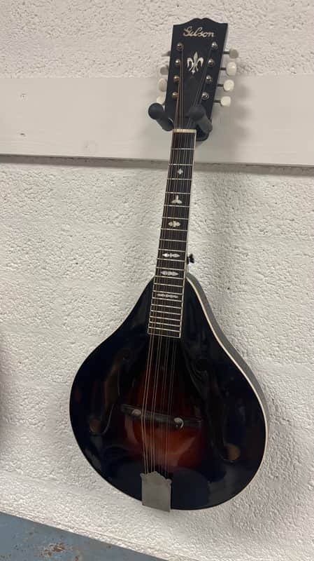 Gibson A50 mandolin app 1941 image 1