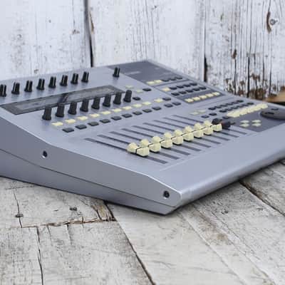 Yamaha 01X mLAN Digital Mixing Studio Controller and Mixer with Power Supply image 8
