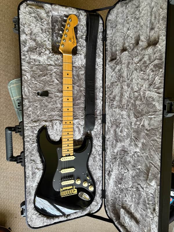 Fender American Elite Stratocaster HSS Shawbucker with Maple Fretboard 2019 - mystic black Metallic