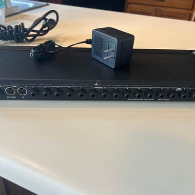 Alesis DM5 Electronic Drum Module in near new condition with power supply and rack mount bolts/washers. image 6