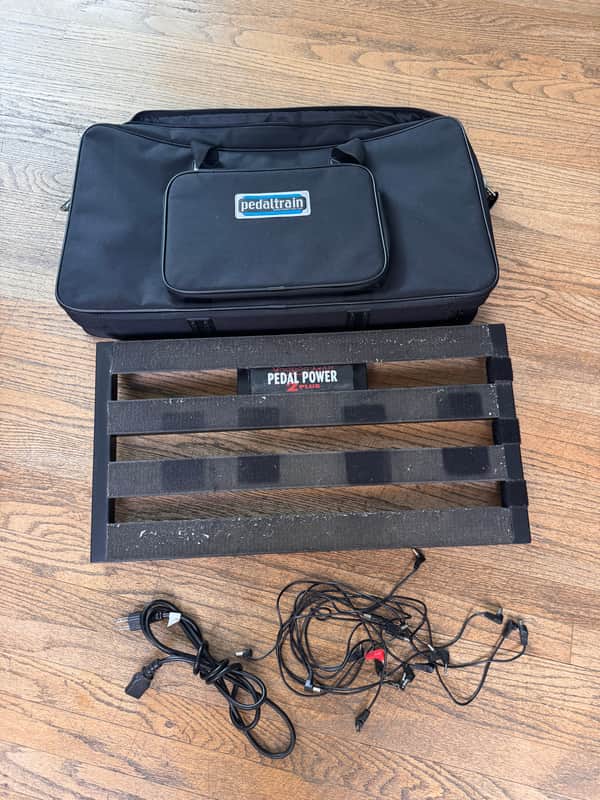 Pedaltrain PT-2 with Soft Case, Voodoo Labs Pedal Power 2 Plus