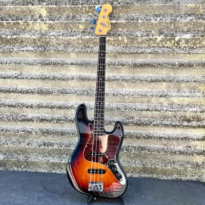 Fender American Pro II Jazz Bass® Rosewood Fingerboard, 3-Color Sunburst 0193970700 image 4