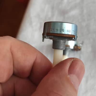10 x Vintage CTS NOS 50kOhm Audio/Log Potentiometer Pot with long solid shaft image 12