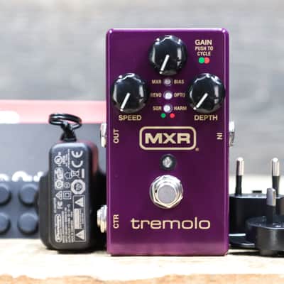 MXR M305 Tremolo Six Well-Crafted Waveforms Full Range Tremolo Effect Pedal image 7
