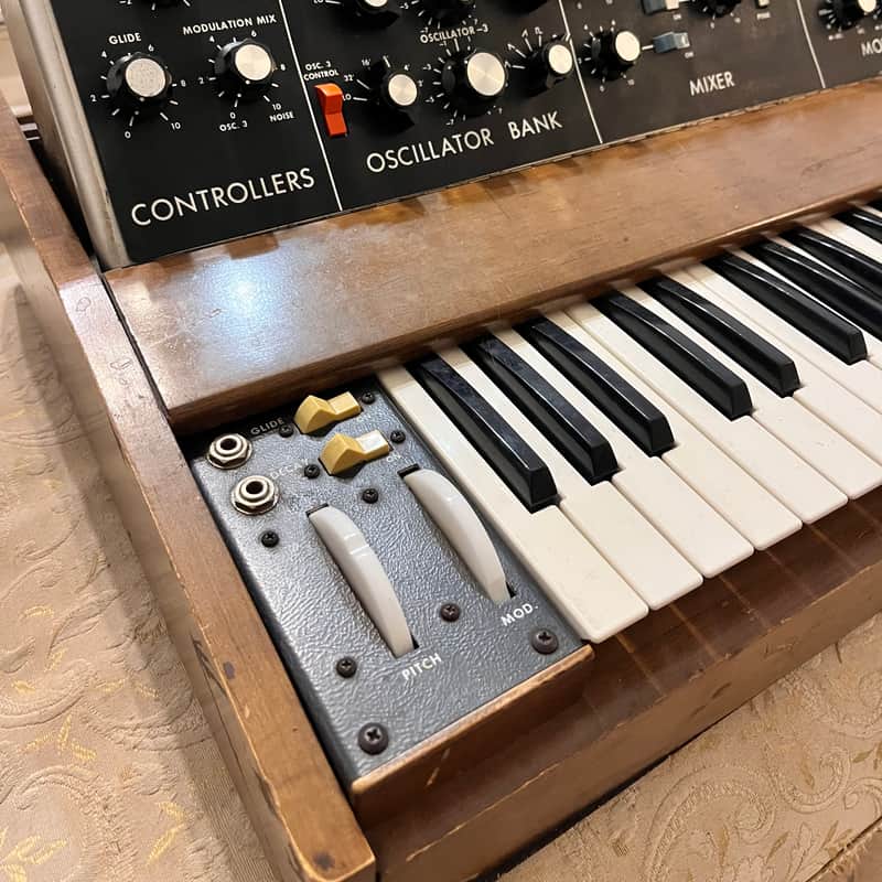 1971 – 1982 Moog Minimoog Model D 44-Key Monophonic Synthesize…