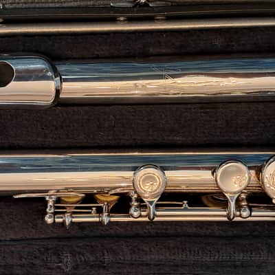 Armstrong 104 Student Model Closed-Hole Flute with C Foot, Offset G - Silver-Plated image 3