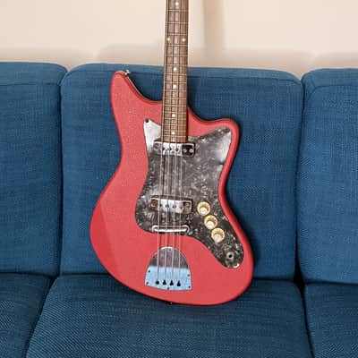 Egmond Typhoon bass guitar 1966-1968 - red tolex image 2