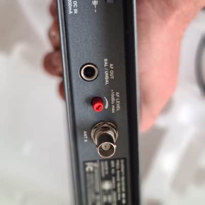 Sennheiser Sennheiser Diversity Receiver EM100 + SK100 Bodypack Transmitter + M3 Headmic – 790–822 MHz image 13
