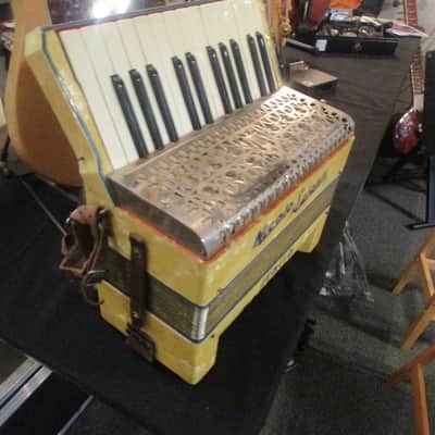 Nicolo Salanti Accordion 12 Bass 1930's RARE  Clean image 2