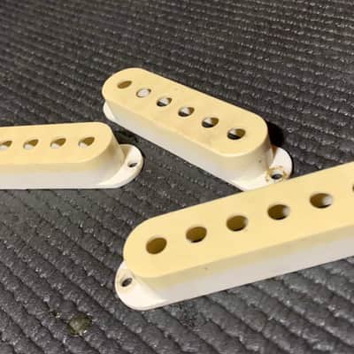 MIJ Fender Stratocaster 1970s 1980s - White PICKUP COVERS Japan image 2