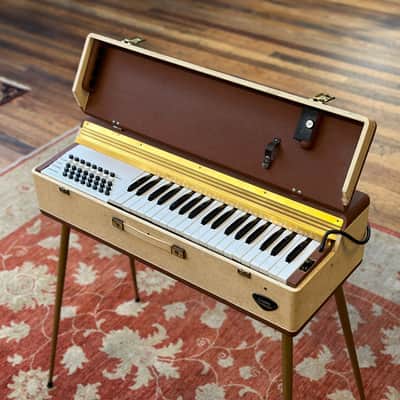 Lincoln Chordmaster Portable Organ image 2