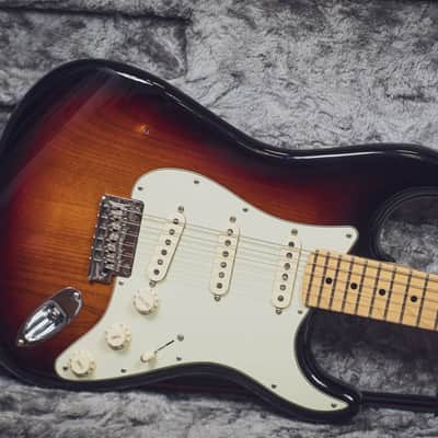 Immagine Fender Stratocaster American Professional 3 Tone Sunburst 2017 - 2