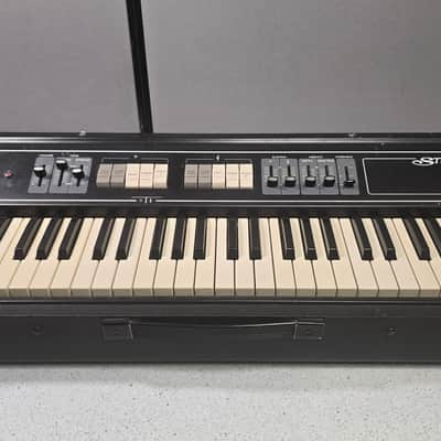 Roland RS-202 61-Key String Synthesizer 1976 - 1979