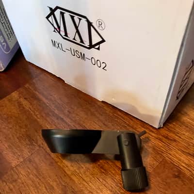 MXL V67G Large Capsule Condenser Mic 2010s Plus MXL USM 002 Universal Shock Mount for MXL mics - Green/Gold image 7