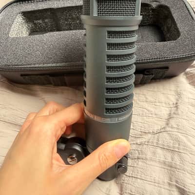 Electro-Voice RE20 Dynamic Mic WITH ShockMount Included — Black image 4
