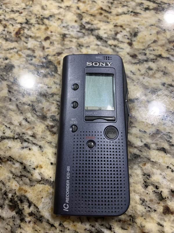 Sony ICD-B5 (8 MB, 2.5 Hours) Handheld Digital Voice Recorder image 1