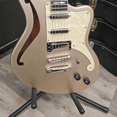 D'Angelico Deluxe Series Bedford SH Electric Guitar w/ Case image 5