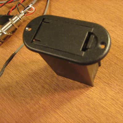 Godin QIT System -- Complete -- Preamp, pickup, battery terminal, jack - Seagull image 4