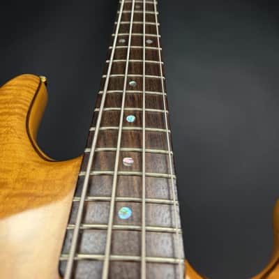 2001 Fender American Deluxe Zone Bass - Amber Bild 4