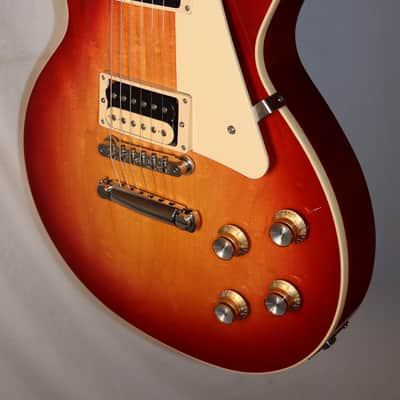 Gibson Les Paul Classic Cherry Sunburst with case 2023 image 5