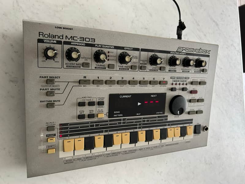 Roland MC-303 Groovebox 1990 - 1998 | Reverb