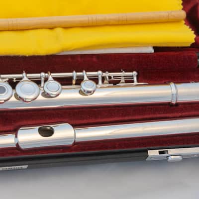 Yamaha YFL-461 All Silver Intermediate Flute Open-hole C-foot *Made in Japan *Overhauled New Pads image 2