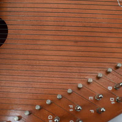 Oscar Schmidt 15-Chord Autoharp w/ Case & Book image 5