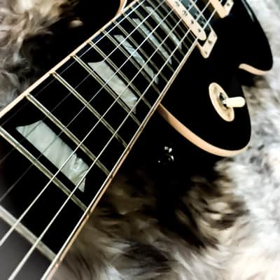 Nythar the Undying - Gibson Les Paul Classic 2019 - Black & Cream Tuxedo image 20