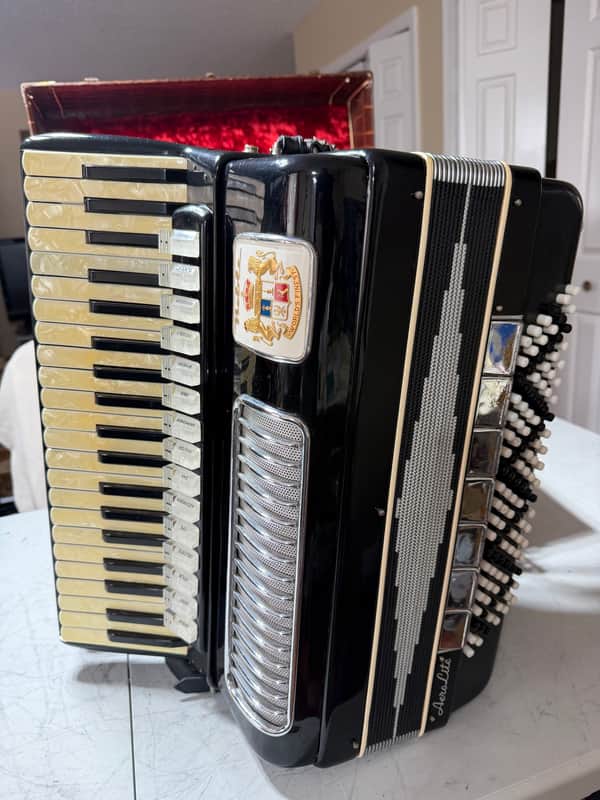 NOBLE AeroLite 4 Reed Accordion LMMH image 1
