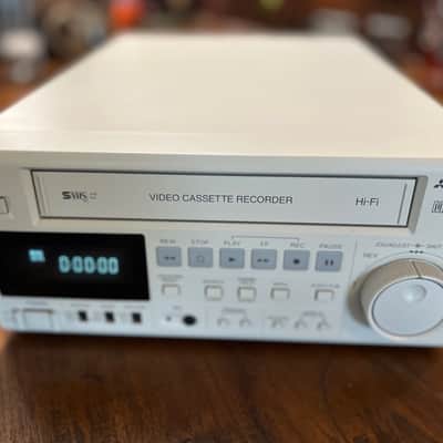 Mitsubishi MD3000 Professional Video Cassette Recorder (Medical Grade, S VHS) 2002-2016 - Off-White/Cream image 1