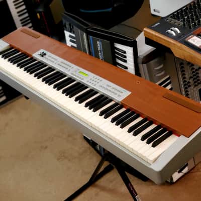 MUST SEE!!! SUZUKI SS100 STAGE PIANO FULLY INSPECTED, SERVICED AND IN AMAZING CONDITION! image 1